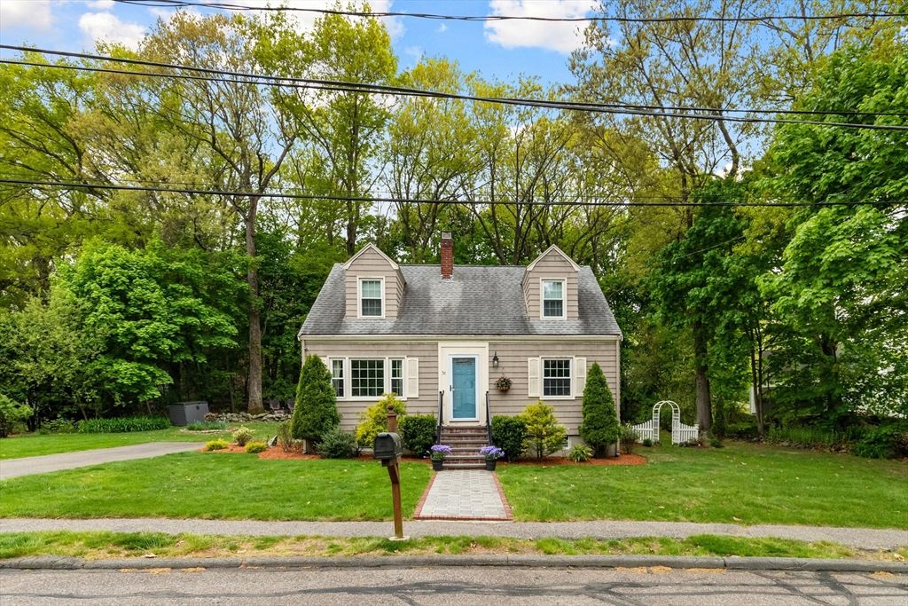 31 Hiawatha Rd, Woburn, MA 01801