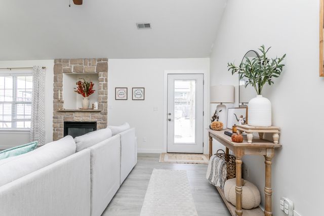 208 JAMESON DR, Ashland, MO 65010