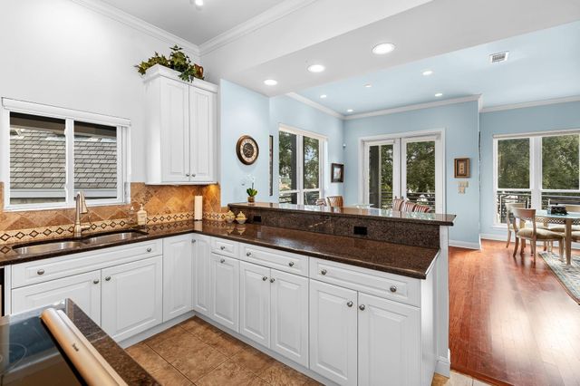 903 Cat Hollow Club DR C11, Spicewood, TX 78669