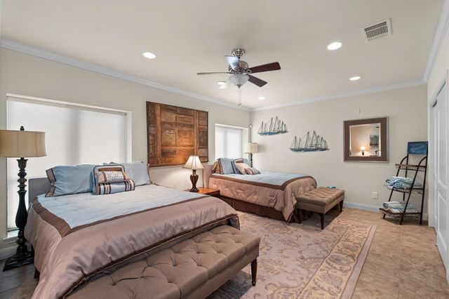 903 Cat Hollow Club DR C11, Spicewood, TX 78669