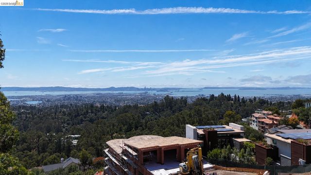 6669 Skyline Blvd, Oakland, CA 94603