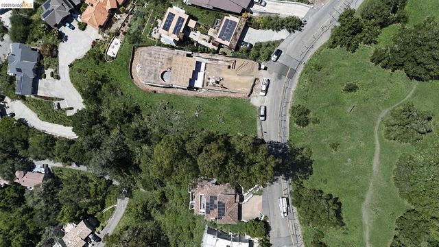 6669 Skyline Blvd, Oakland, CA 94603
