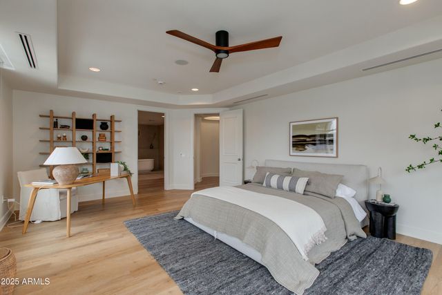 2211 E CAMELBACK Road 402, Phoenix, AZ 85016