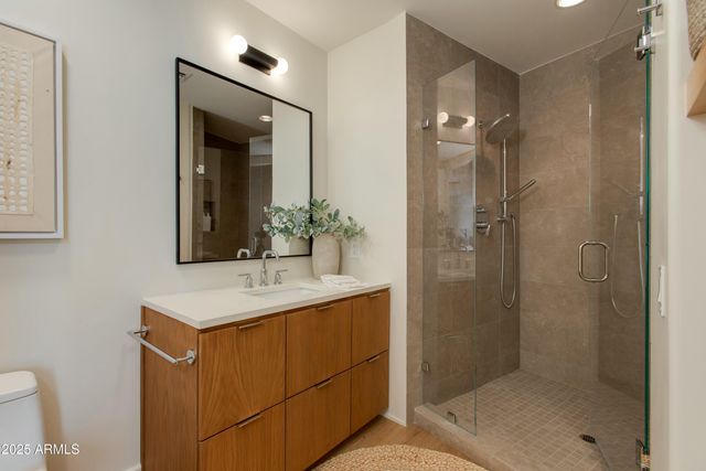 2211 E CAMELBACK Road 402, Phoenix, AZ 85016