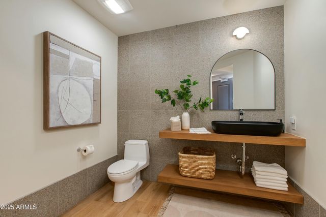 2211 E CAMELBACK Road 402, Phoenix, AZ 85016