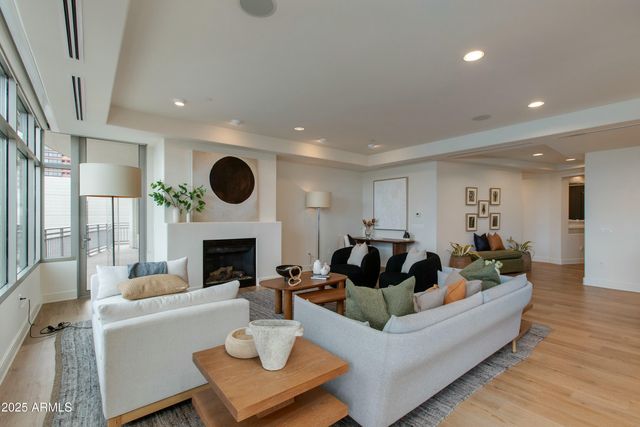 2211 E CAMELBACK Road 402, Phoenix, AZ 85016