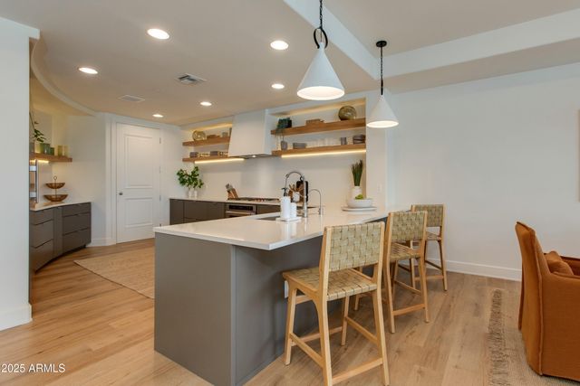 2211 E CAMELBACK Road 402, Phoenix, AZ 85016