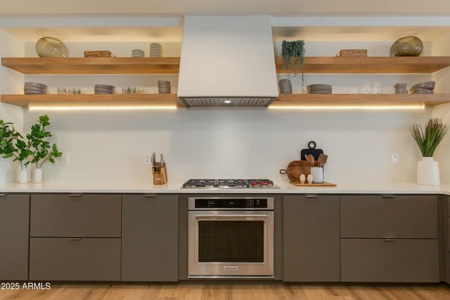 2211 E CAMELBACK Road 402, Phoenix, AZ 85016