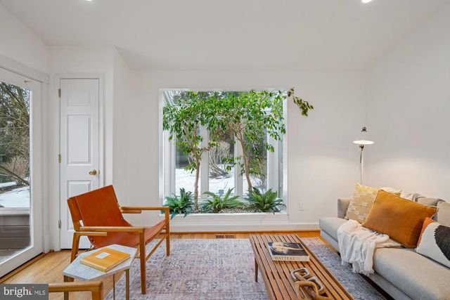 2608 NORTHAMPTON ST NW, Washington, DC 20015