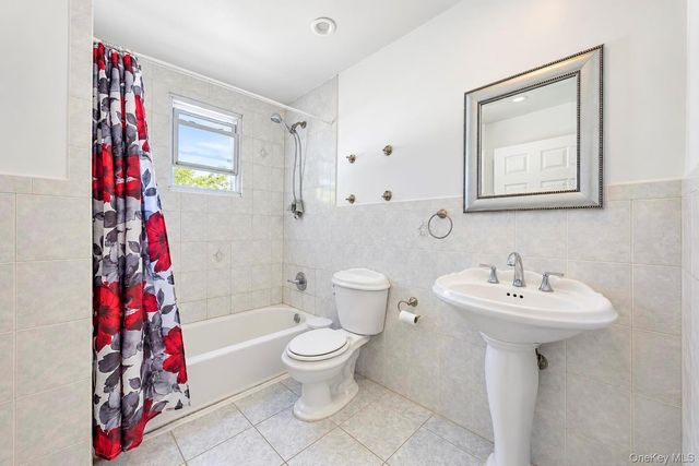 8 Norwalk Lane, Selden, NY 11784