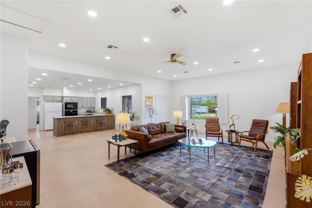3070 Mann Street, Las Vegas, NV 89146
