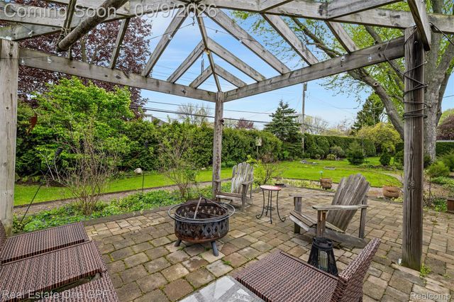 65 Willison Road, Village Of Grosse Pointe Shores, MI 48236