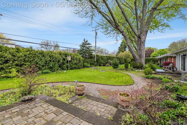 65 Willison Road, Village Of Grosse Pointe Shores, MI 48236