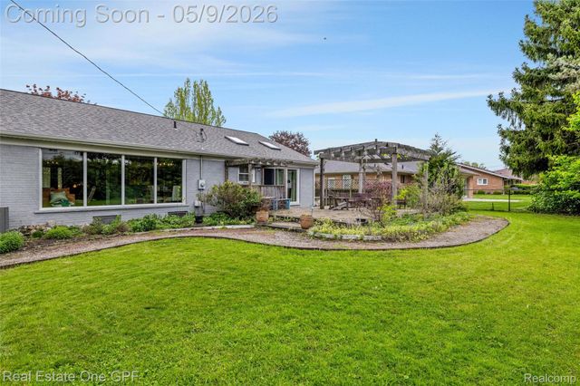 65 Willison Road, Village Of Grosse Pointe Shores, MI 48236