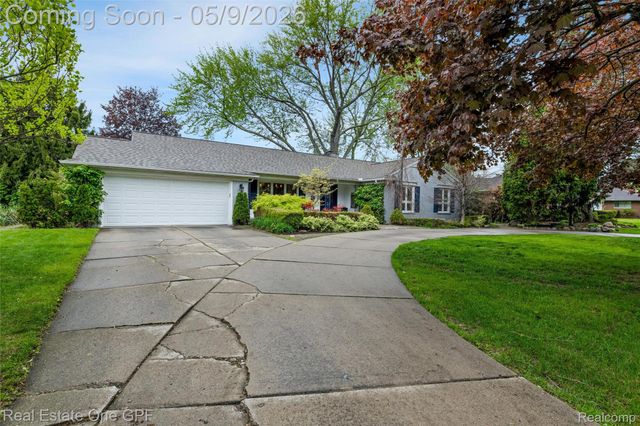 65 Willison Road, Village Of Grosse Pointe Shores, MI 48236