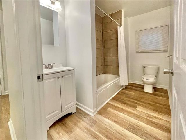 860 Pennsylvania Ave, Coraopolis, PA 15108