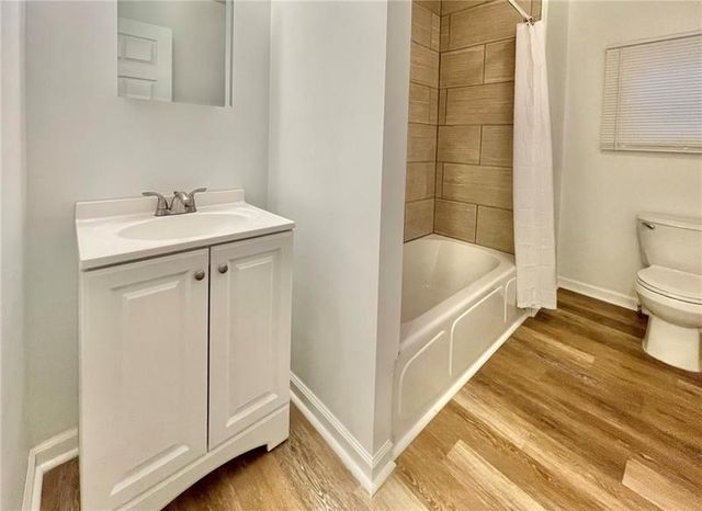 860 Pennsylvania Ave, Coraopolis, PA 15108