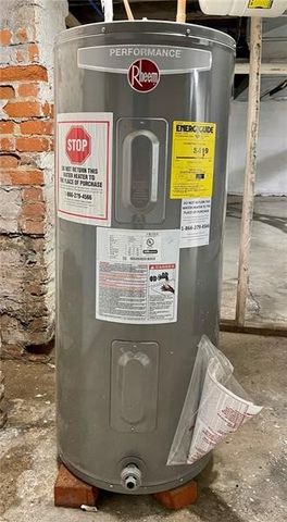 860 Pennsylvania Ave, Coraopolis, PA 15108