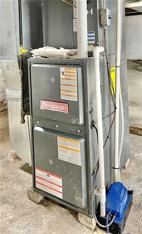 860 Pennsylvania Ave, Coraopolis, PA 15108