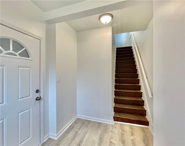 860 Pennsylvania Ave, Coraopolis, PA 15108