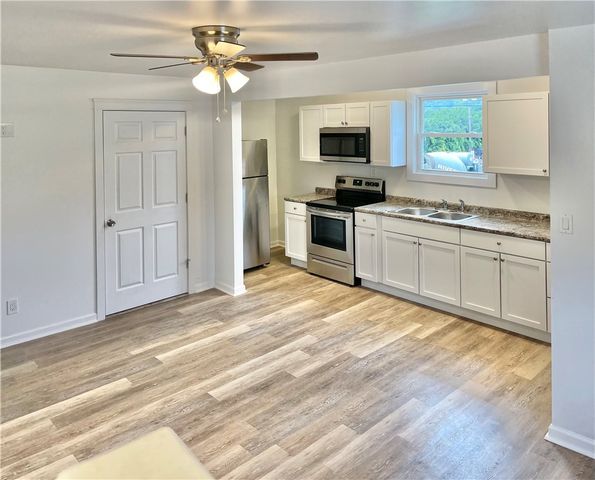 860 Pennsylvania Ave, Coraopolis, PA 15108