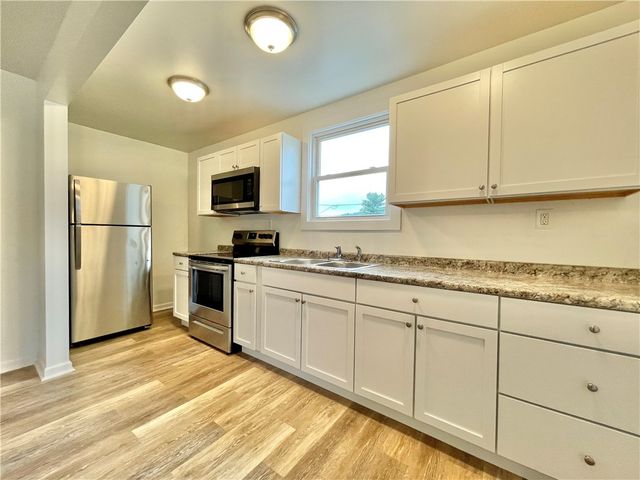 860 Pennsylvania Ave, Coraopolis, PA 15108