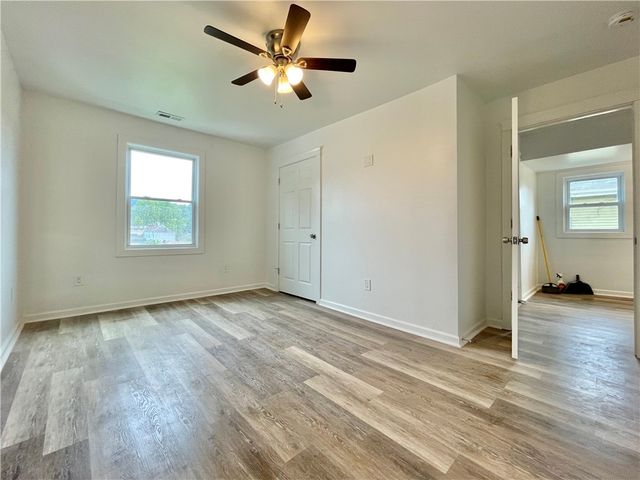 860 Pennsylvania Ave, Coraopolis, PA 15108