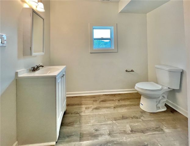 860 Pennsylvania Ave, Coraopolis, PA 15108