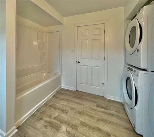 860 Pennsylvania Ave, Coraopolis, PA 15108