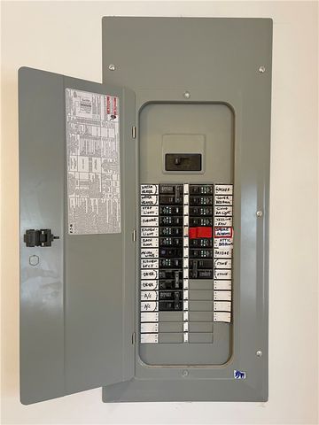 860 Pennsylvania Ave, Coraopolis, PA 15108