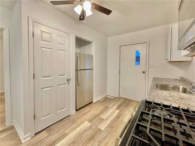 860 Pennsylvania Ave, Coraopolis, PA 15108