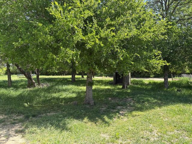 125 Classic Country Court, Springtown, TX 76082