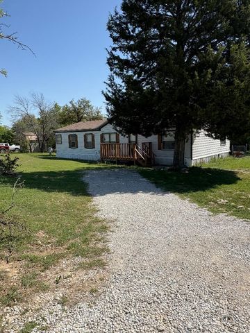 125 Classic Country Court, Springtown, TX 76082