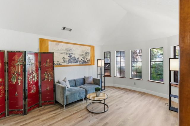 8357 N 1st Street, Fresno, CA 93720