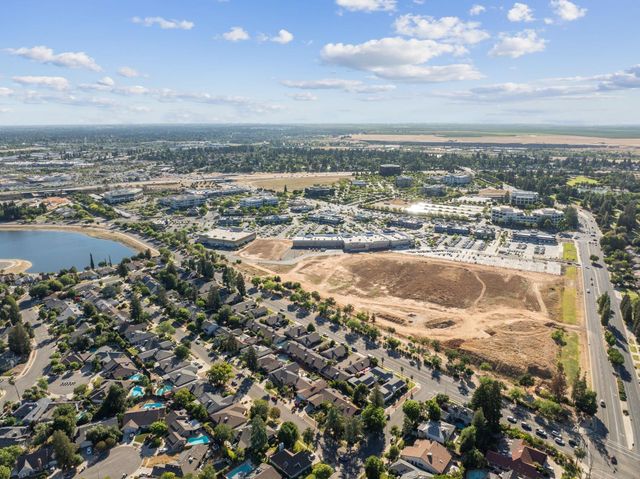 8357 N 1st Street, Fresno, CA 93720