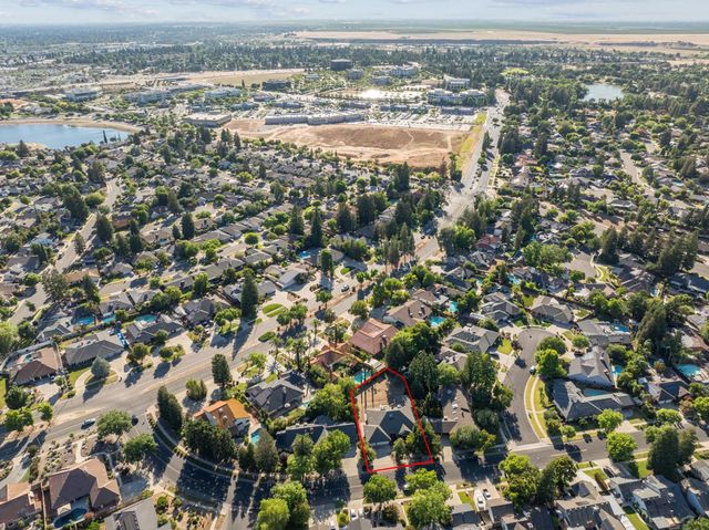 8357 N 1st Street, Fresno, CA 93720