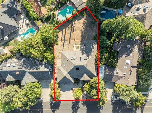 8357 N 1st Street, Fresno, CA 93720