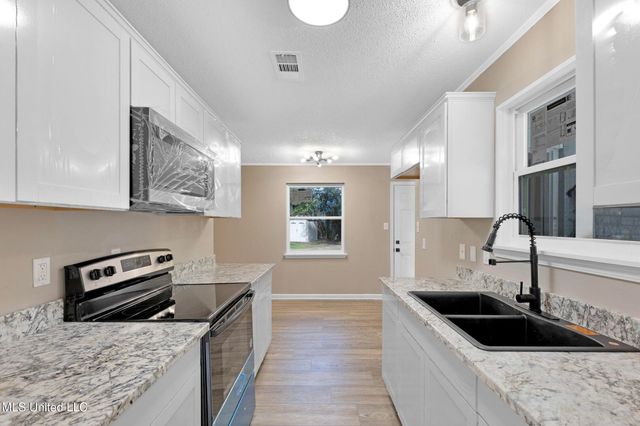 2806 Hickman Avenue, Picayune, MS 39466
