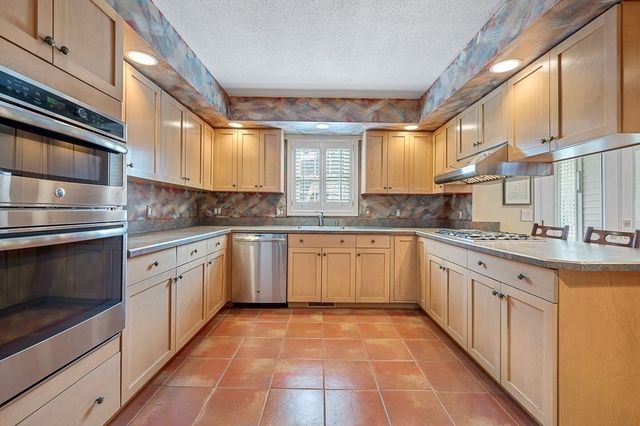 39 Waterford Drive 39, Worcester, MA 01602