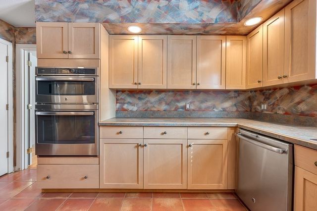 39 Waterford Drive 39, Worcester, MA 01602