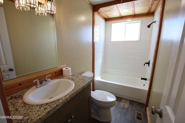8 Falcon Way, Yerington, NV 89447