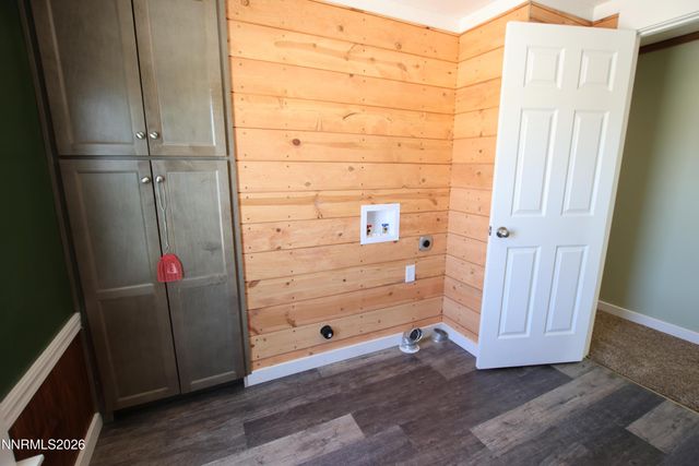 8 Falcon Way, Yerington, NV 89447