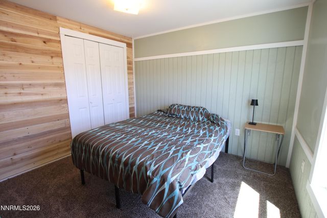8 Falcon Way, Yerington, NV 89447