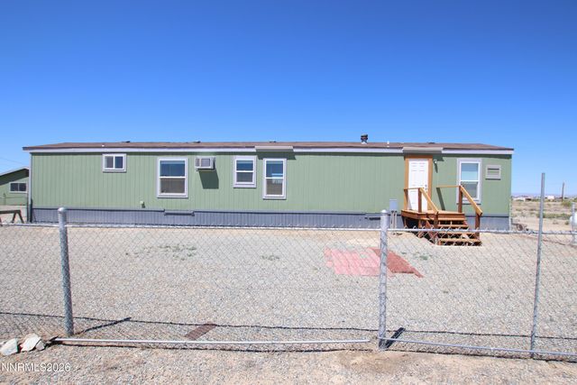 8 Falcon Way, Yerington, NV 89447
