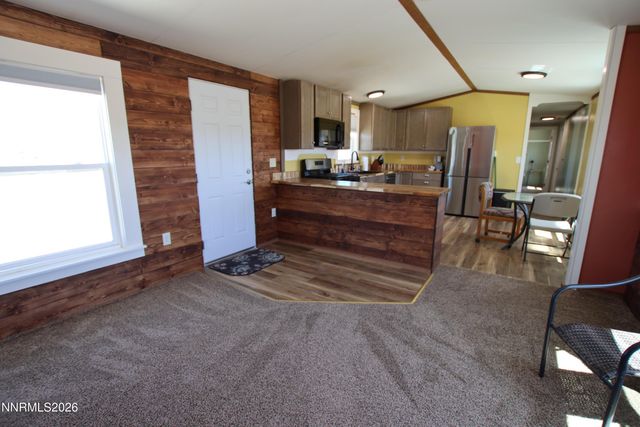 8 Falcon Way, Yerington, NV 89447