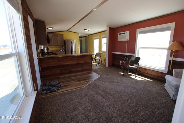 8 Falcon Way, Yerington, NV 89447