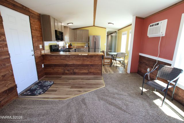 8 Falcon Way, Yerington, NV 89447