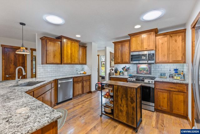 1894 Talbot Rd SE, Jefferson, OR 97352