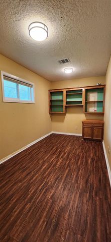 616 Cannan Drive, Angleton, TX 77515