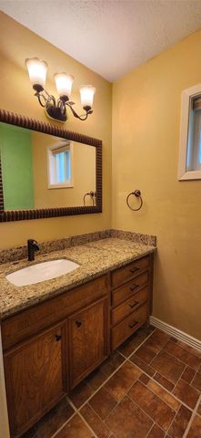 616 Cannan Drive, Angleton, TX 77515